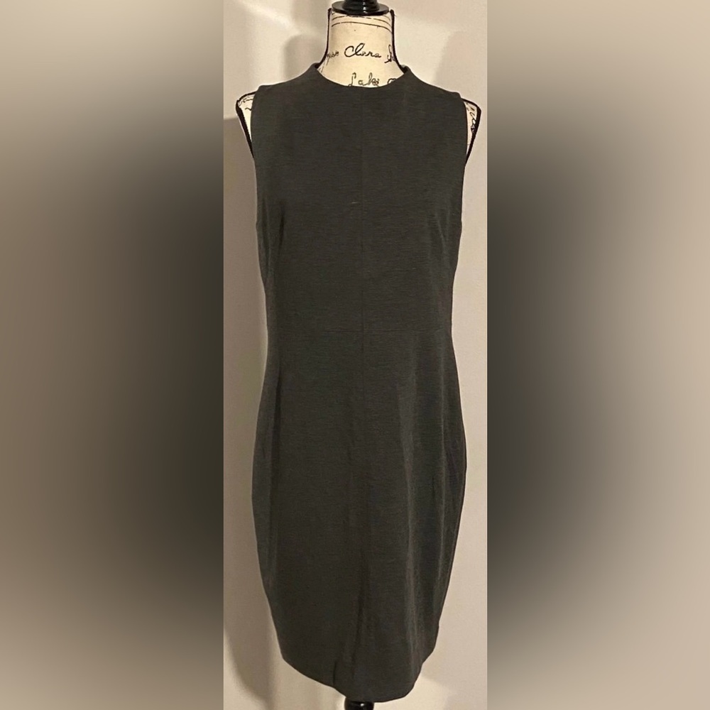 NWT T Tahari “Paloma” Sleeveless Sheath Dress